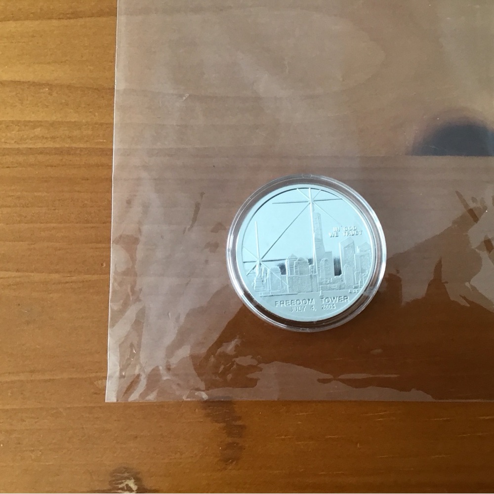 Silver Commemorative Coin with Skyline Design - Picture 2 of 6